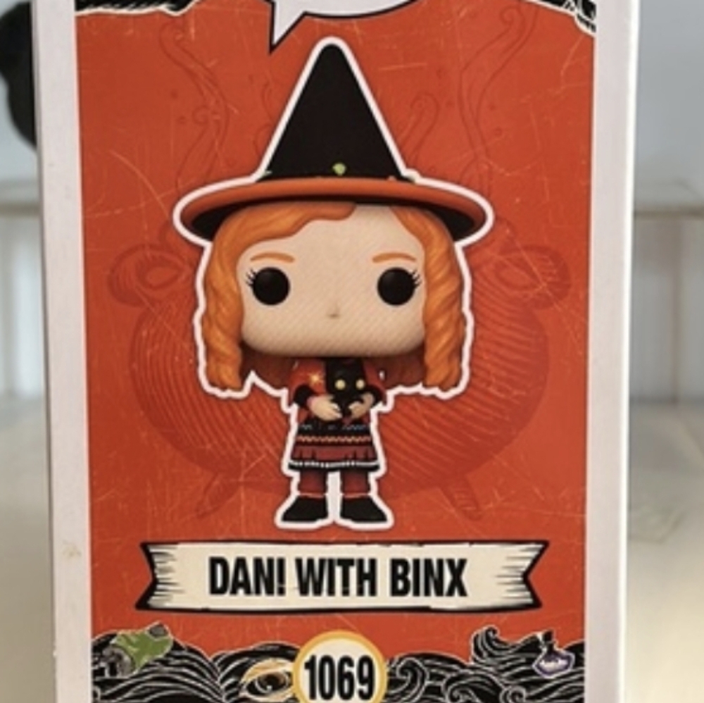 Funko POP Hocus Pocus Dani With Binx- Spirit Exclusive New! - Picture 2 of 3